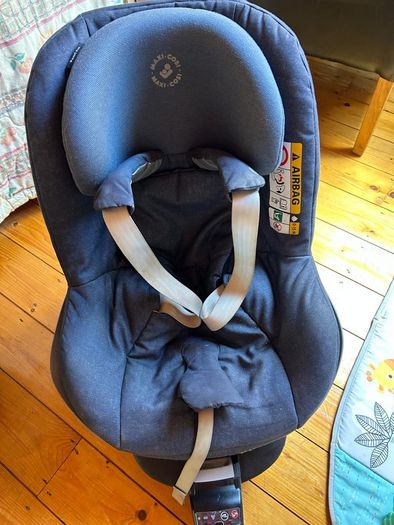 Maxi Cosi car seats:infant and toddler