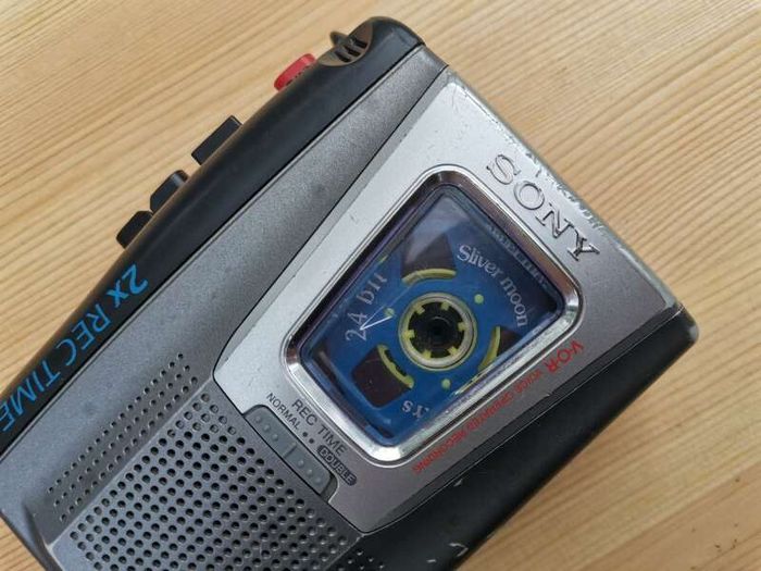 SONY TCM-20DV Walkman Cassette Player Recorder