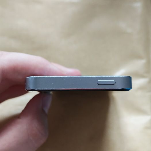 Apple iPhone 5s - 16GB - Space Gray - 3 Network - Activation Locked (For Parts / Repair)
