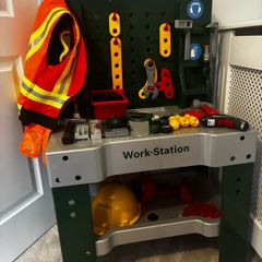 Toy tool bench