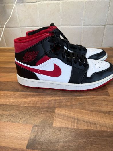Nike Air Jordan runners hi top