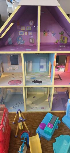 Peppa Pig Dolls house and bundle