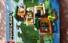 Lego Minecraft. The Modern treehouse