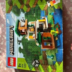 Lego Minecraft. The Modern treehouse
