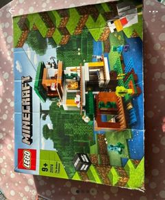 Lego Minecraft. The Modern treehouse