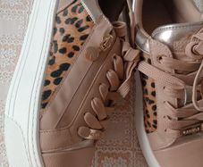 womens trainers Carvela size 38
