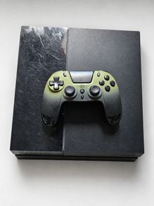 Playstation 4 (PS4)