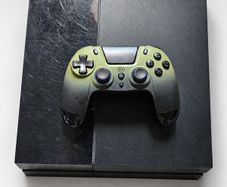 Playstation 4 (PS4)