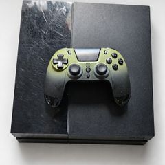 Playstation 4 (PS4)