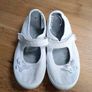 White kids pumps Image 4