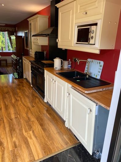 Cream Kitchen with Solid Oak Worktops + integrated Dishwasher & Fridge/Freezer + new Quartz black Sink & Mixer Tap