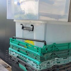 Stacking crates