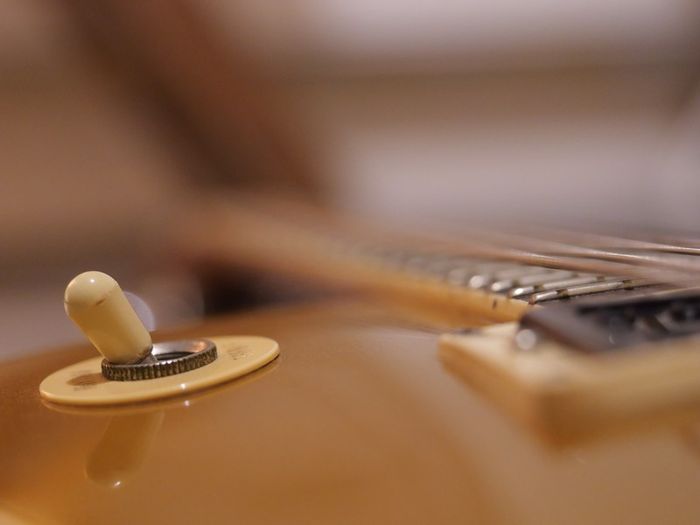Modded [Ragnarok + Evertune] 1982 Gibson Les Paul 30th Anniversary Goldtop