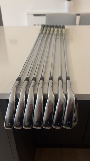 Taylormade R7 Irons and Taylormade stand Bag