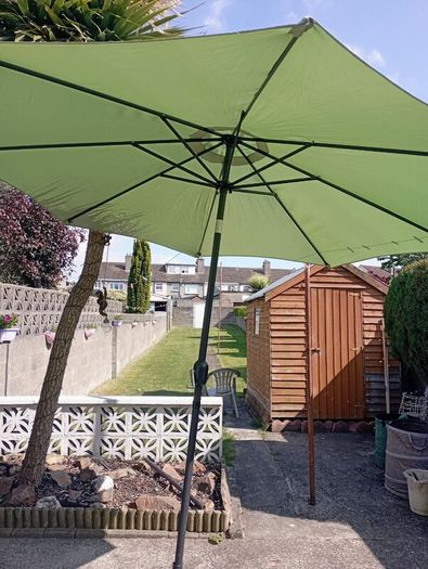 2 metre parasol plus base