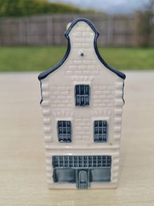 Collectible miniature KLM house no. 36
