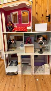 Rainbow high doll house and car