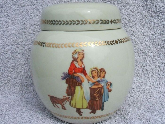 YARDLEY LONDON (Old English Lavender) - a vintage ginger jar with Yardley name and images (1960's / 1970's)