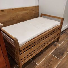 End of bed bench with storage