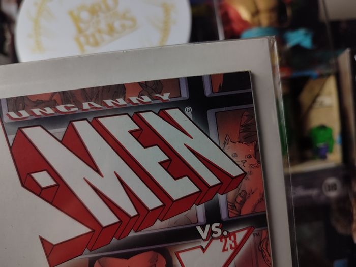 Uncanny X-Men ! Issue #451 ! 1st X-Men Versus X-23 ! Marvel Legends Edition ! 2004 ! by Marvel !