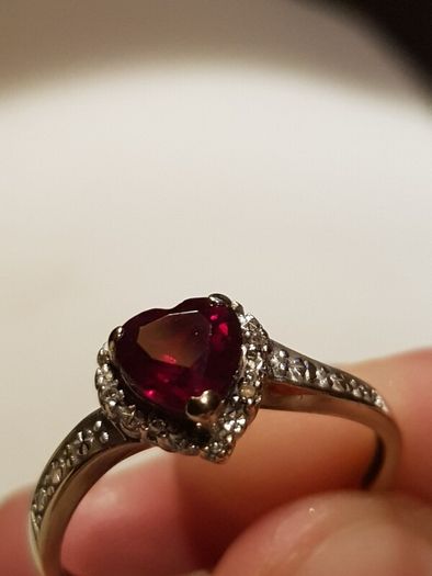 9 ct  gold ring Rubies and diamonds