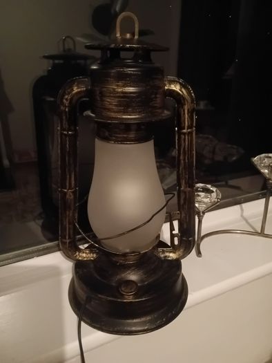 Table lamp ( Rustic electric lantern)