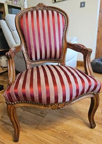 Dressing table chair