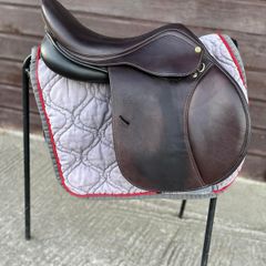 16.5 inch Pessoa Showjumping Saddle, like new