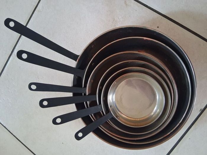 Graduated Set 6 Copper Saucepans