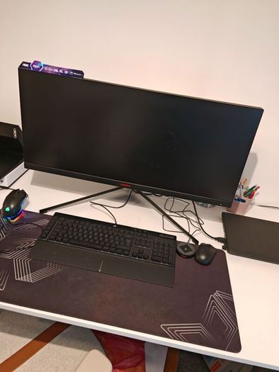 Gaming Monitor & Desk