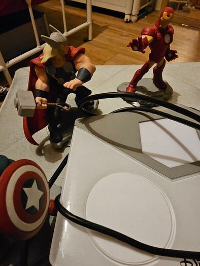 Disney Infinity Marvel 2.0 With 5 Figurines