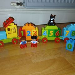 Duplo number train