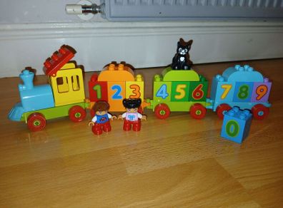 Duplo number train
