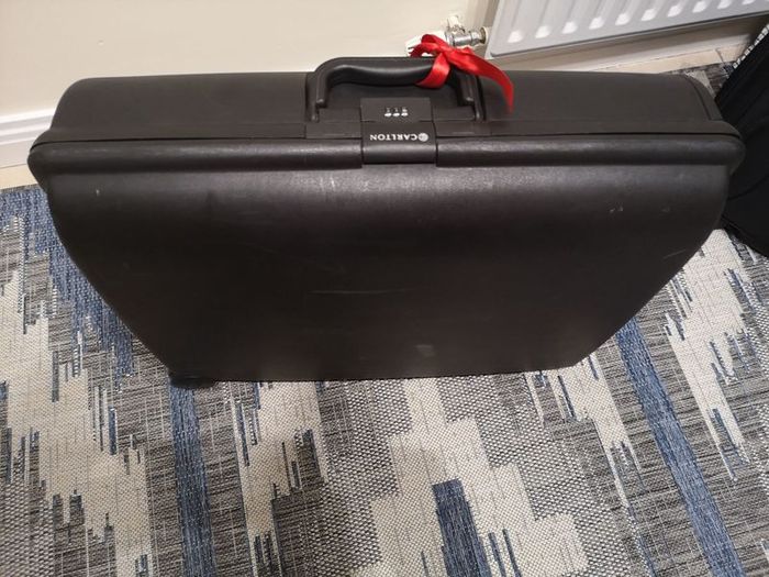 Carlton Hard Shell Suitcase Very Strong & Durable