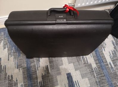 Carlton Hard Shell Suitcase Very Strong & Durable