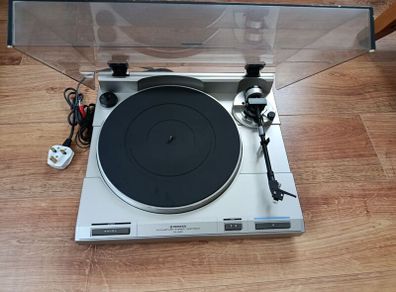 Pioneer PL-340 Turntable