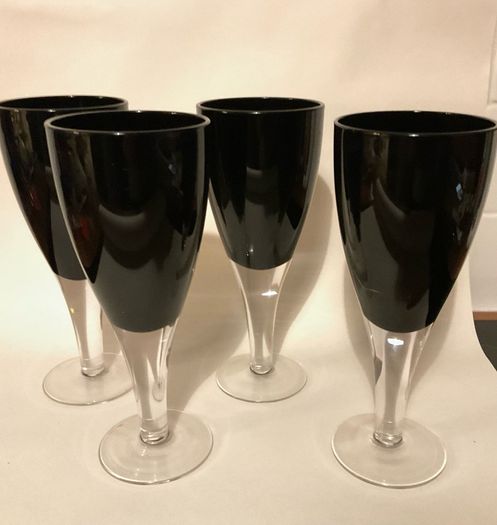 4 vintage black wine glasses  like new
