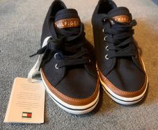 Tommy Hilfiger trainers BNWT UK2.5