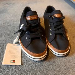Tommy Hilfiger trainers BNWT UK2.5