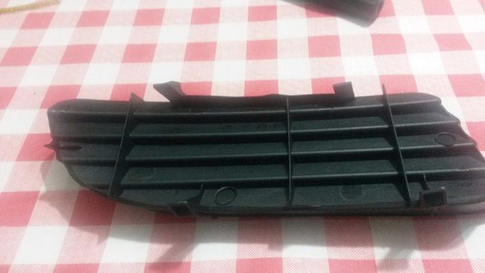 Original Set Toyota Corolla E11 VVTI 00-02 Facelift Front Bumper Non Fog light Grille Blanks Pair Drivers & Passengers Side. 81481-12020 81481-12040