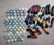 Bundle of paints