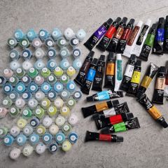 Bundle of paints