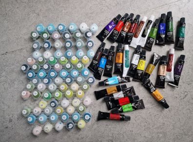 Bundle of paints