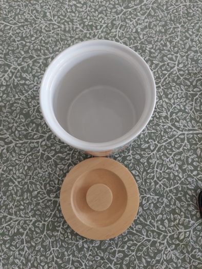 Kitchen pot
