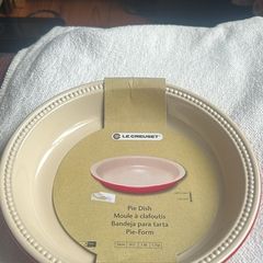Le Creuset Cerise Pie Dish