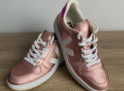 Veja Trainers size 5