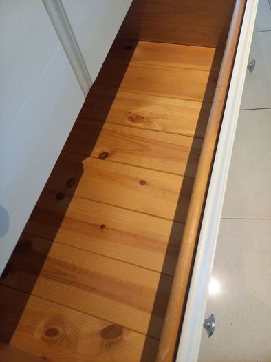 chest of drawers