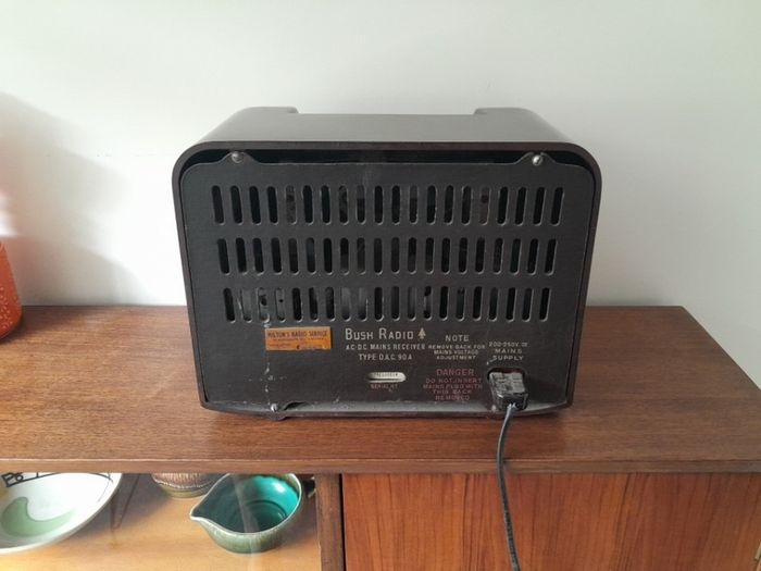Vintage Bush DAC90A Bakelite Radio 1950