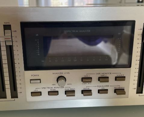 From 1981 Stereo Graphic 10 bands Equalizer SANSUI SE-8, full working order.