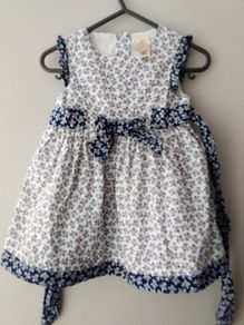 Girls dress aged 9 - 12 mts
